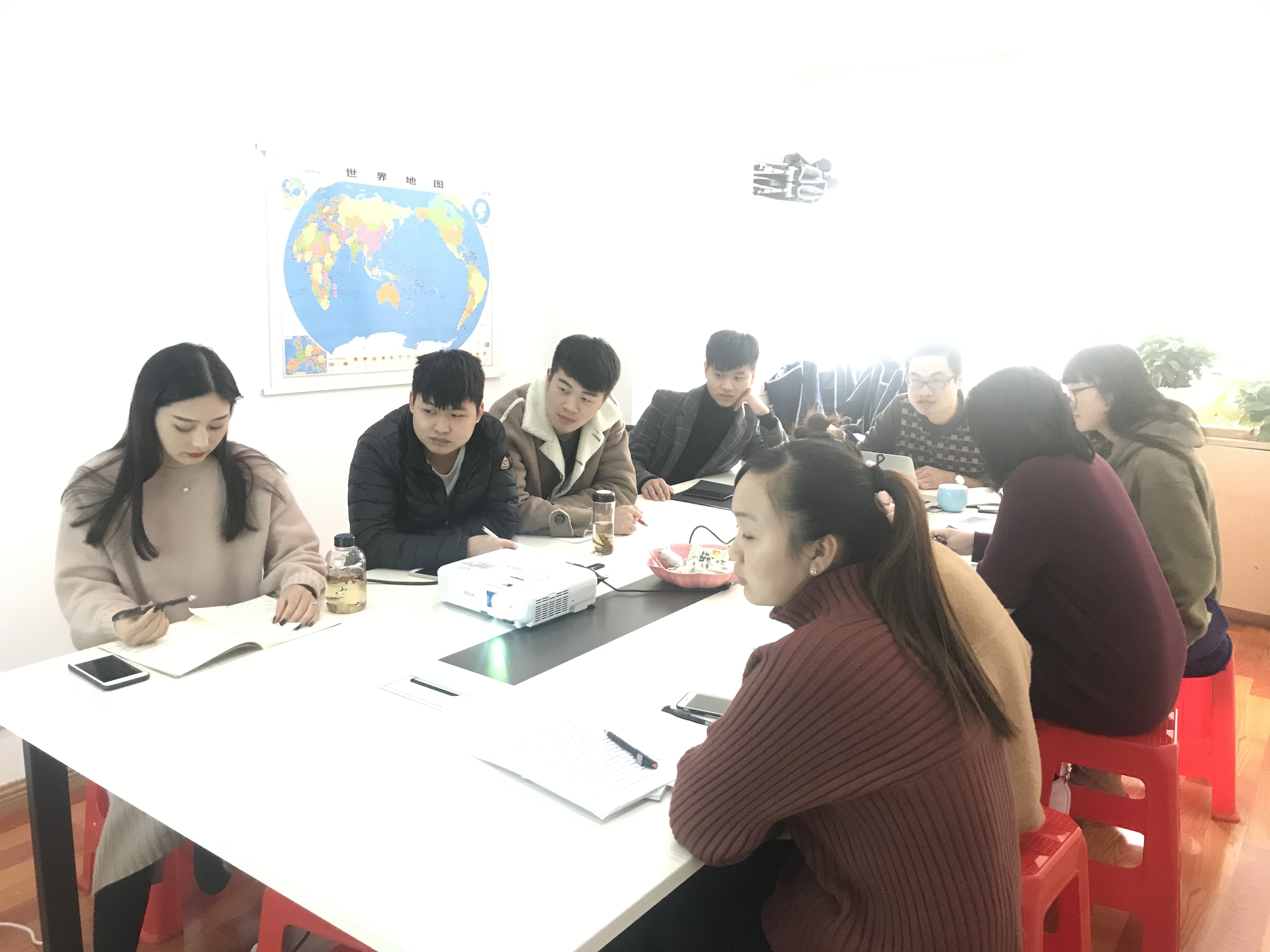 康華員工每周工作交流會(huì )